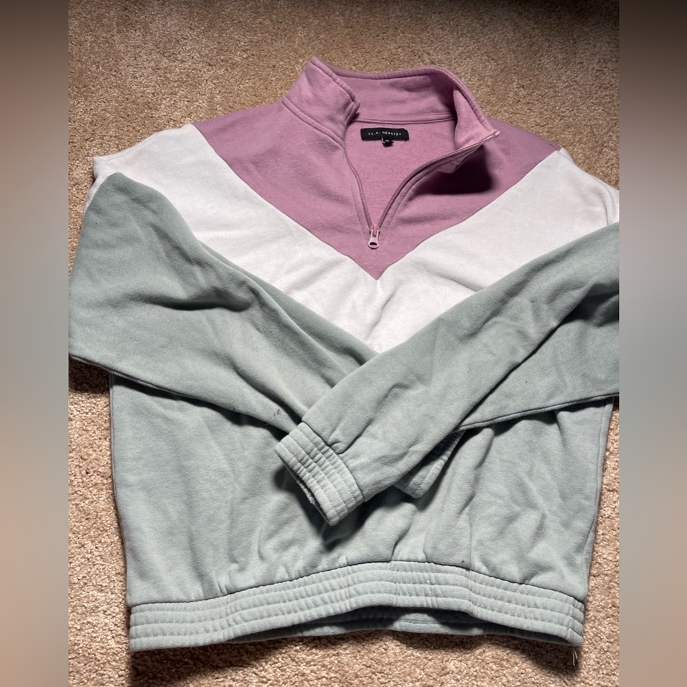 La hearts sweater